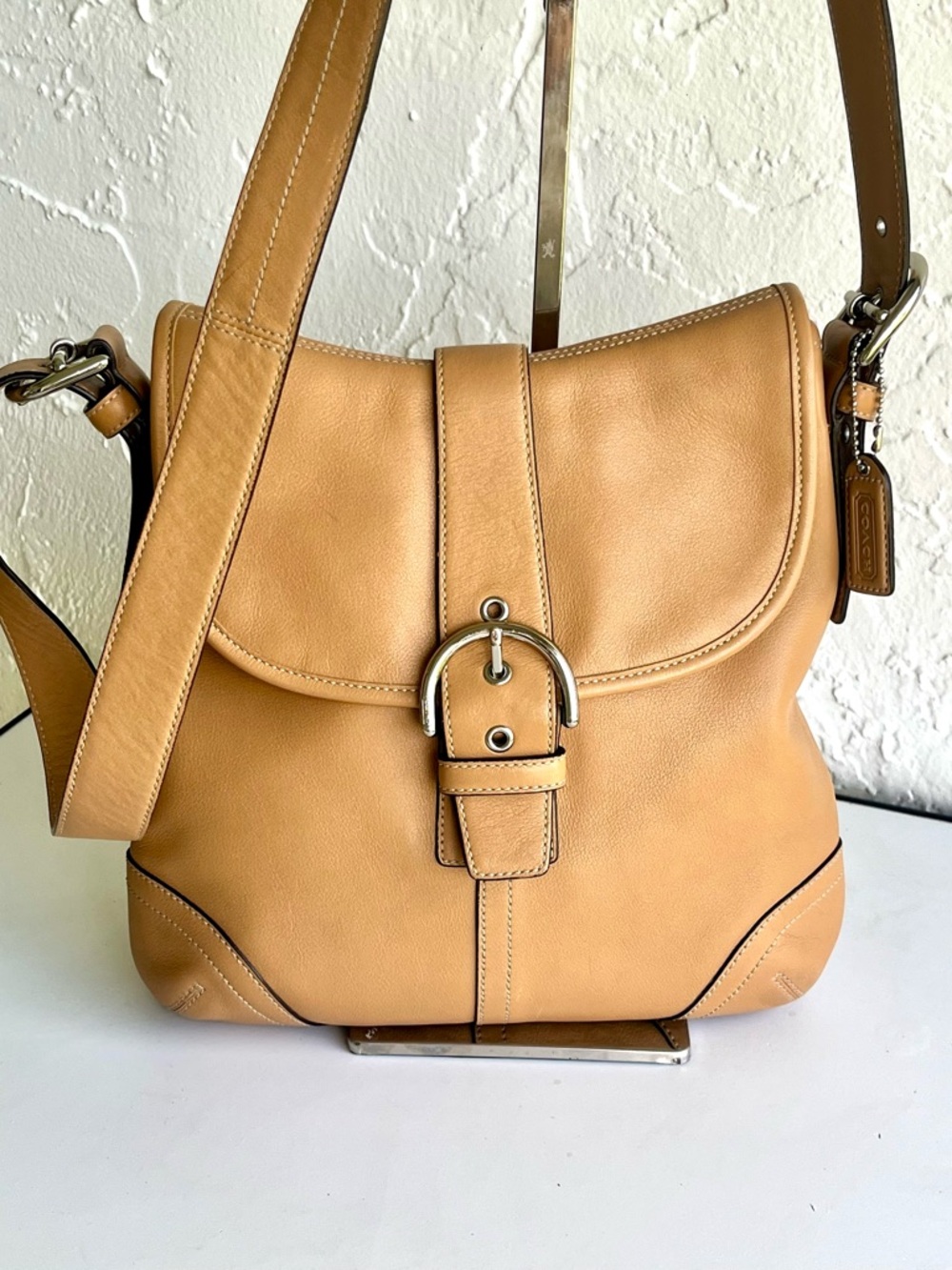 VINTAGE COACH 9480 SOHO CROSSBODY LIGHT TAN  SOFT BUTTERY LEATHER SILVER BUCKLES